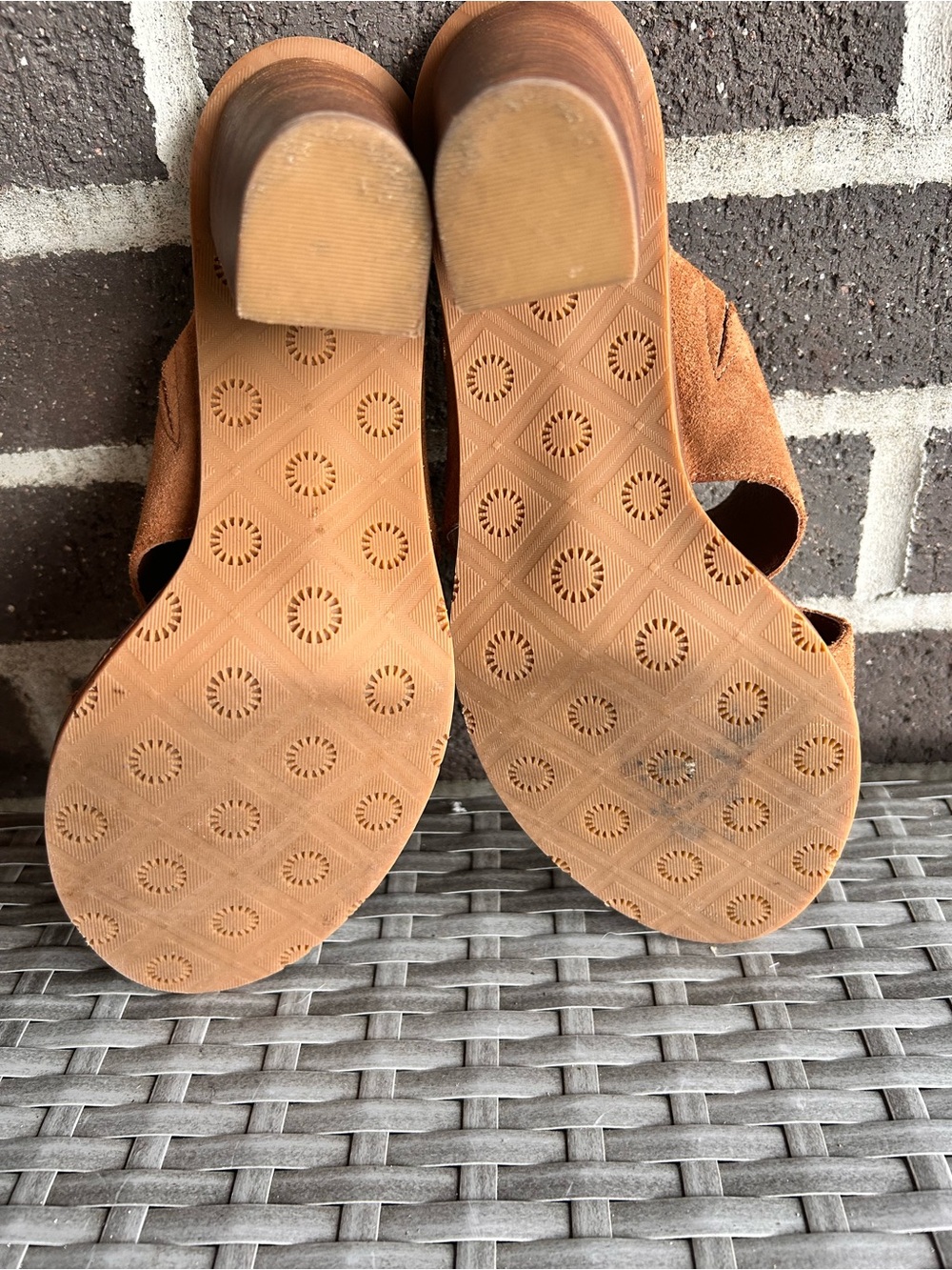 UGG Women's Rust/BrownSuede Crossover Block Heel Mules - Size 10 - Picture 6 of 7